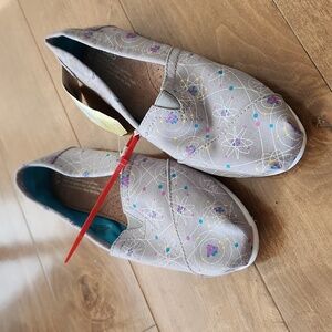 New TOMS women's size 7.5 slip ons
